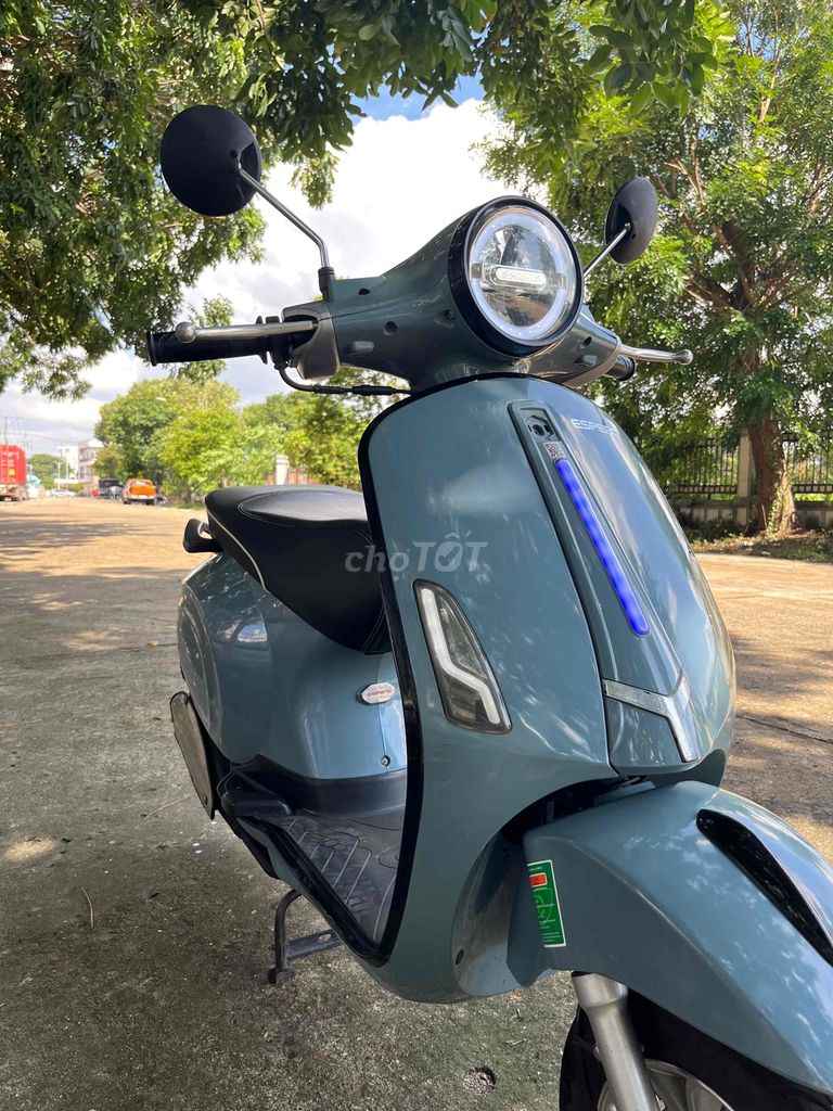 Vespa 2022 - ảnh 1