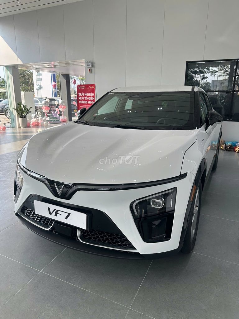 VinFast VF7 - ảnh 1
