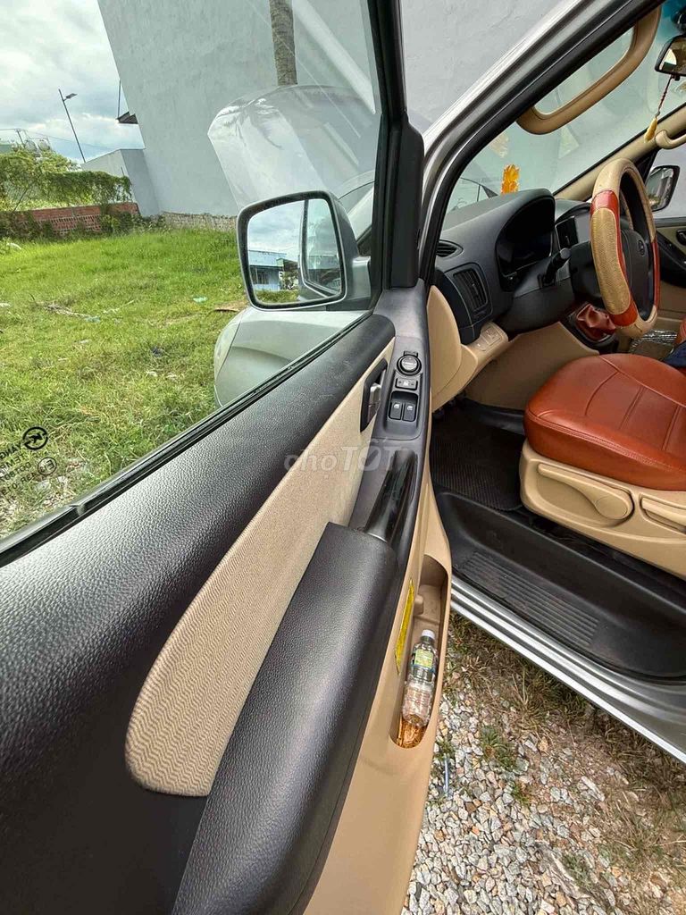 Hyundai Starex - ảnh 1