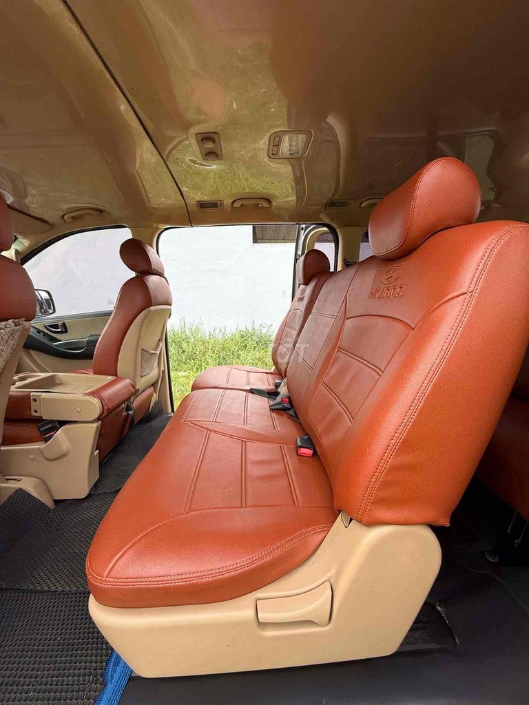 Hyundai Starex - ảnh 2