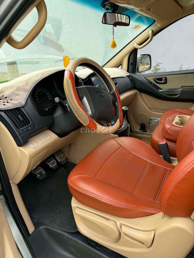 Hyundai Starex - ảnh 4