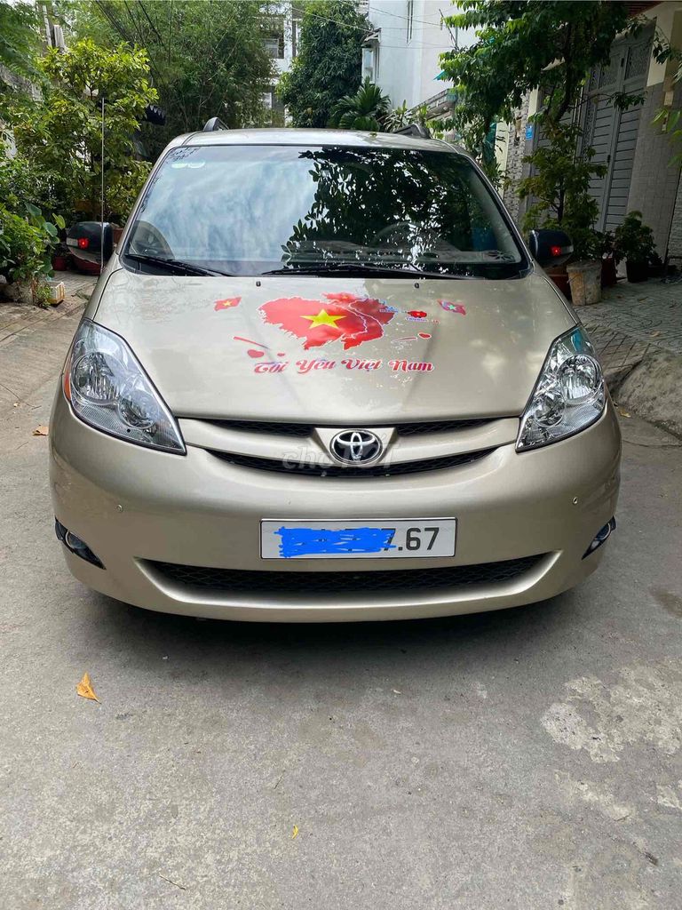 Toyota Sienna - ảnh 3