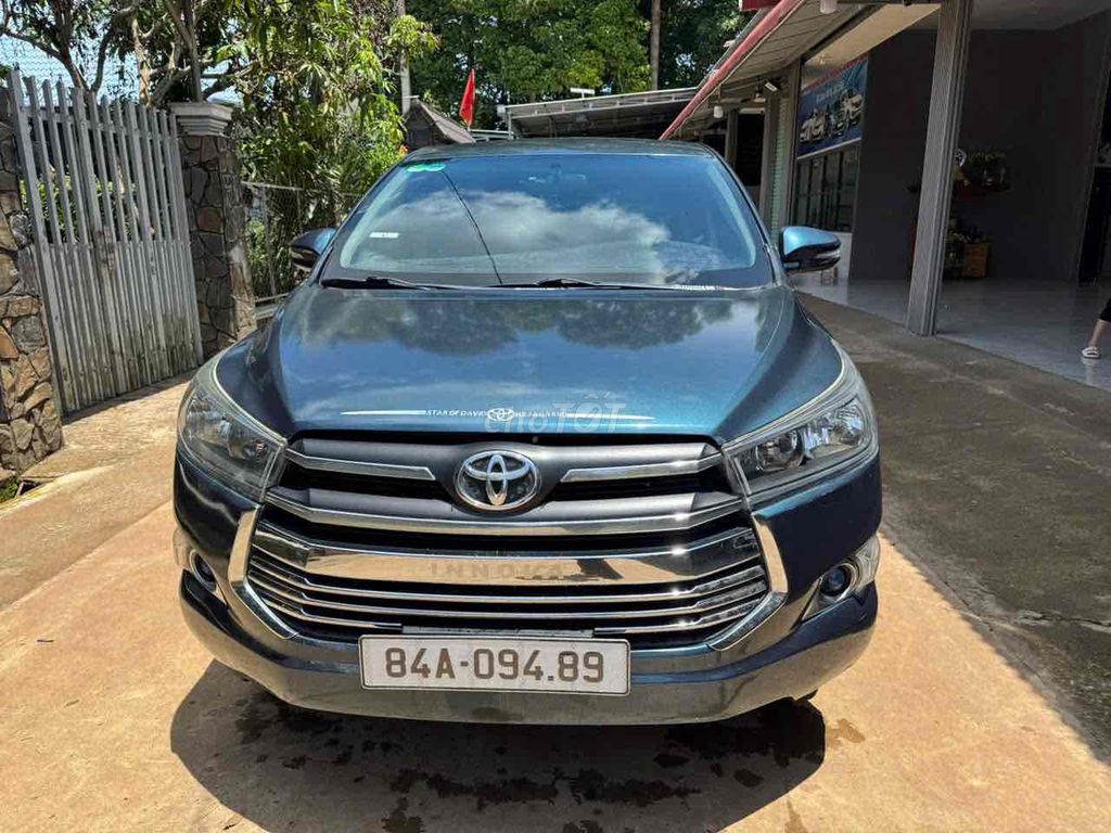 Toyota Innova - ảnh 1