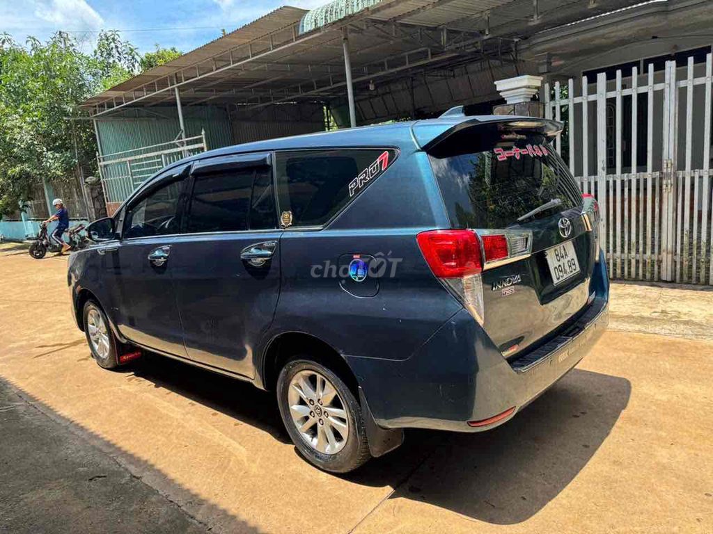 Toyota Innova - ảnh 5