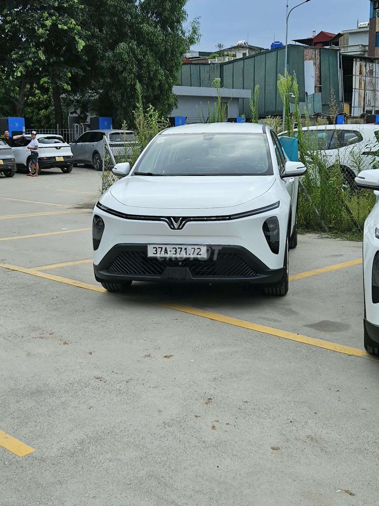VinFast Limo Green - ảnh 5