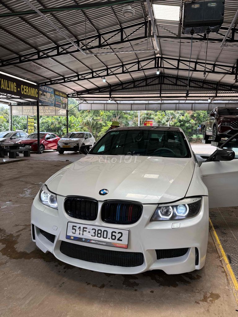 BMW 3 Series - ảnh 1