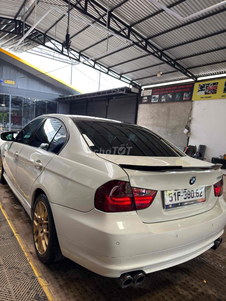 BMW 3 Series - ảnh 3