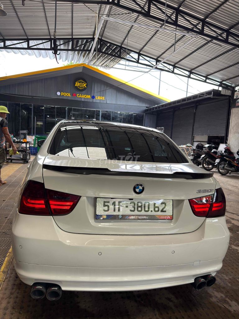BMW 3 Series - ảnh 4