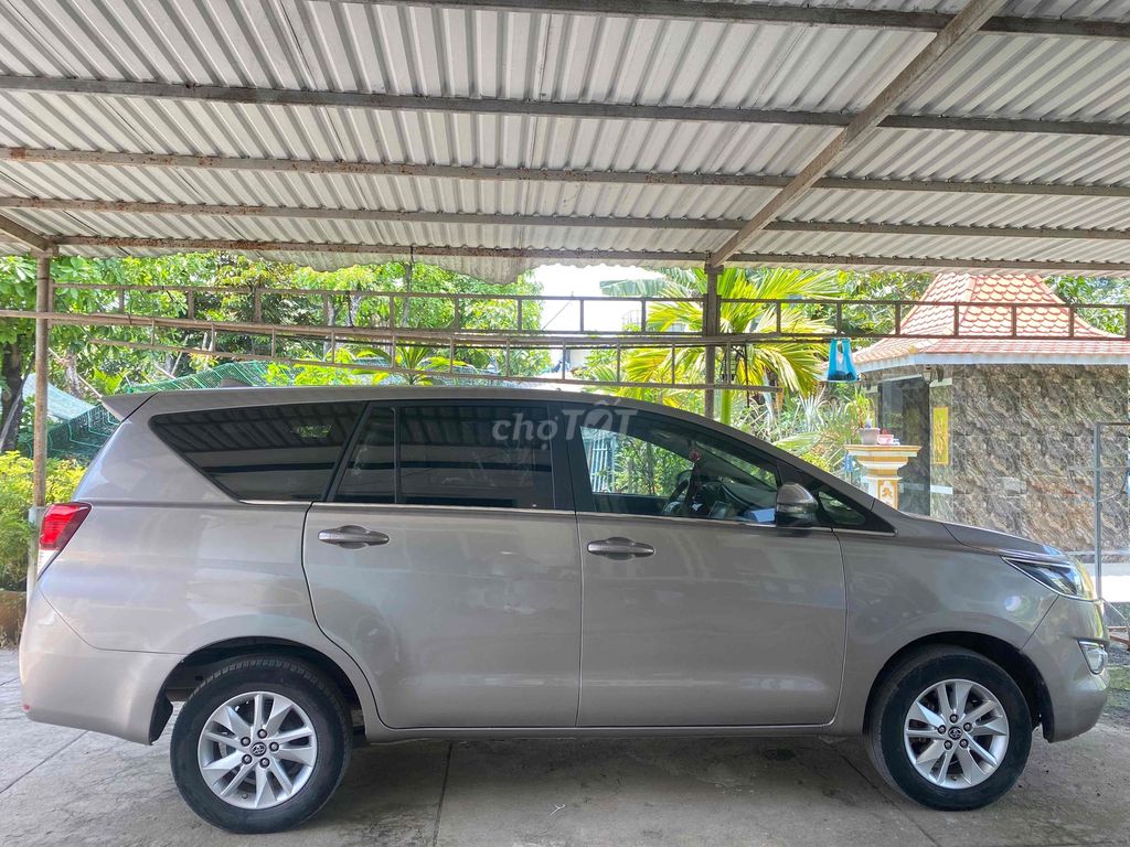Toyota Innova - ảnh 1