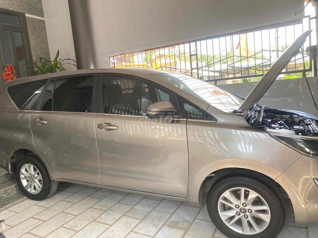 Toyota Innova - ảnh 5