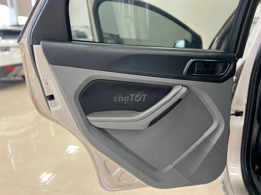 Ford Focus 2010 - ảnh 2