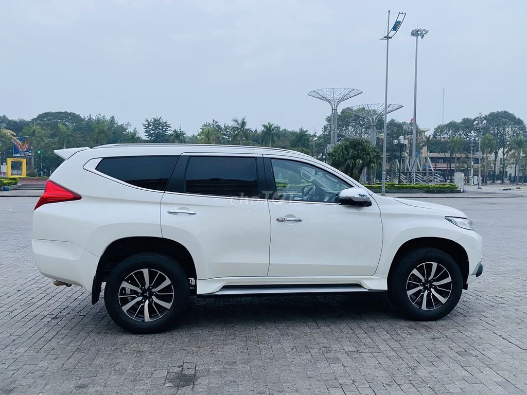 Mitsubishi Pajero Sport 2017 - ảnh 2
