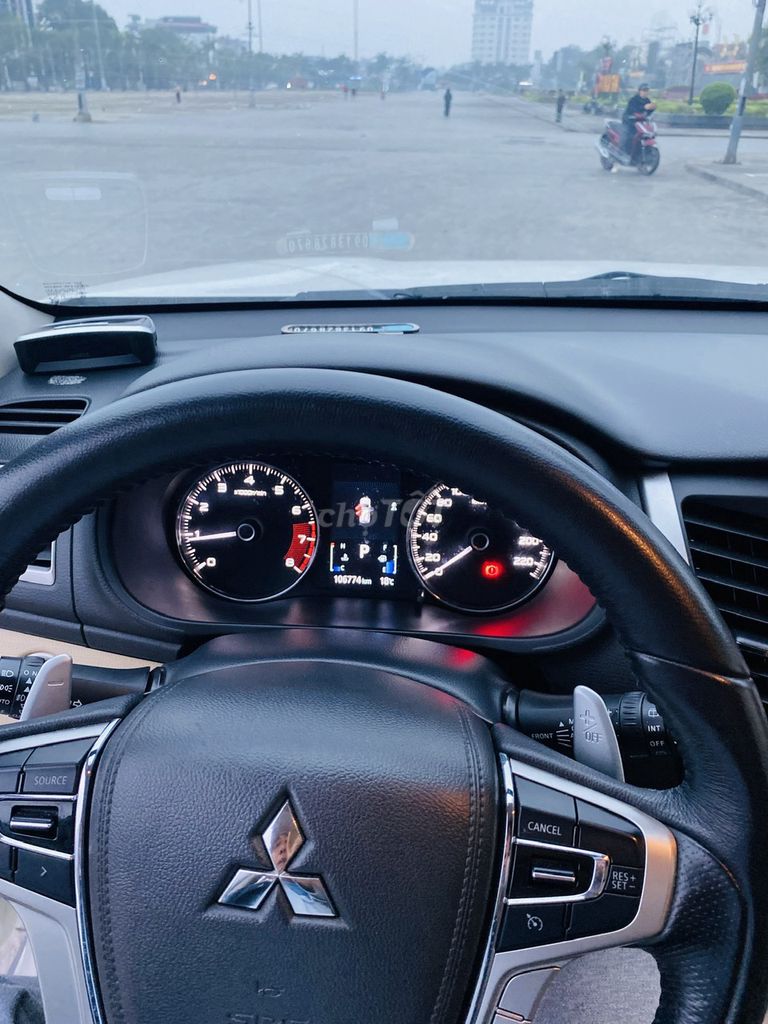 Mitsubishi Pajero Sport 2017 - ảnh 3