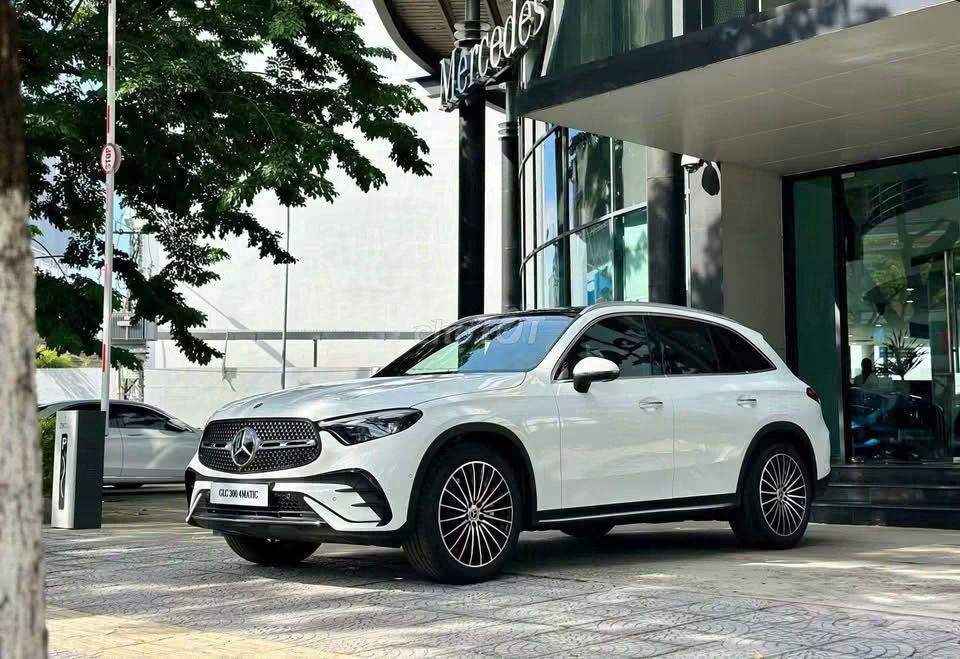 Mercedes-Benz GLC 2025 - ảnh 1