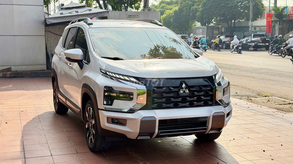 Mitsubishi 2025 - ảnh 2