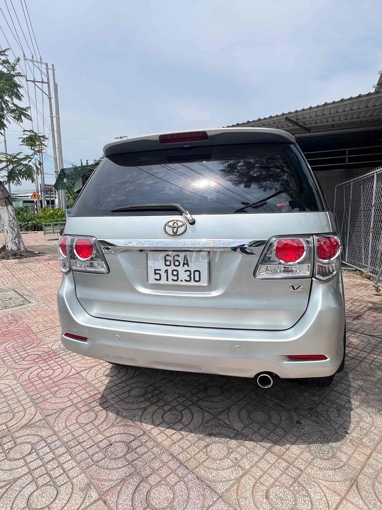 Toyota Fortuner - ảnh 2