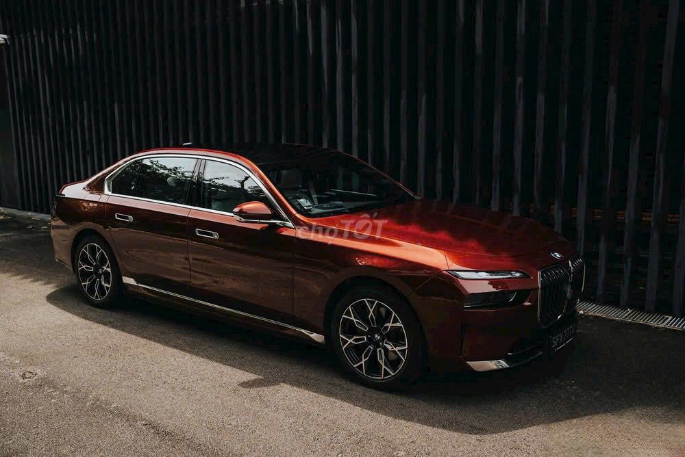 BMW 2025 - ảnh 2