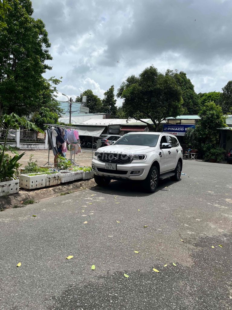 Ford Everest 2022 - ảnh 1