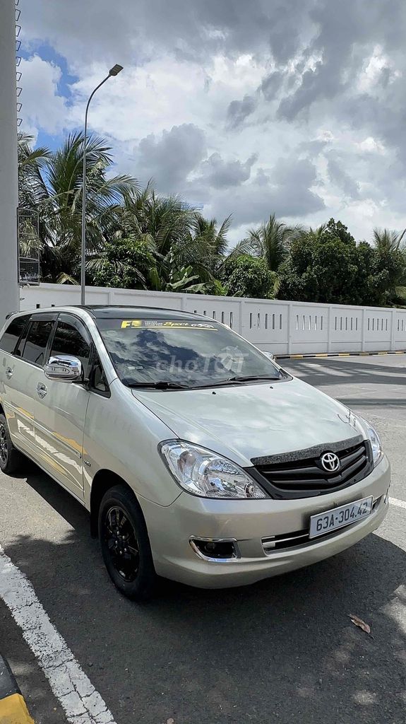 Toyota Innova - ảnh 1