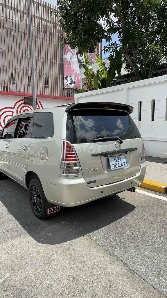 Toyota Innova - ảnh 3