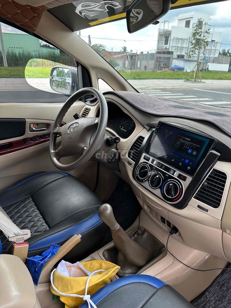 Toyota Innova - ảnh 5