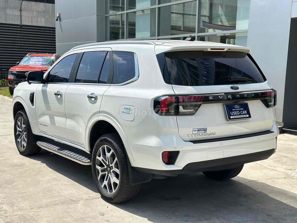 Ford Everest 2025 - ảnh 2
