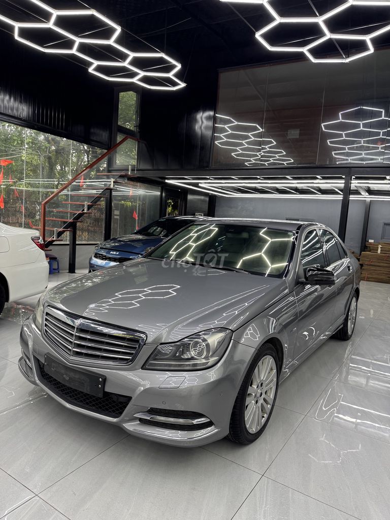 Mercedes-Benz 2011 - ảnh 2