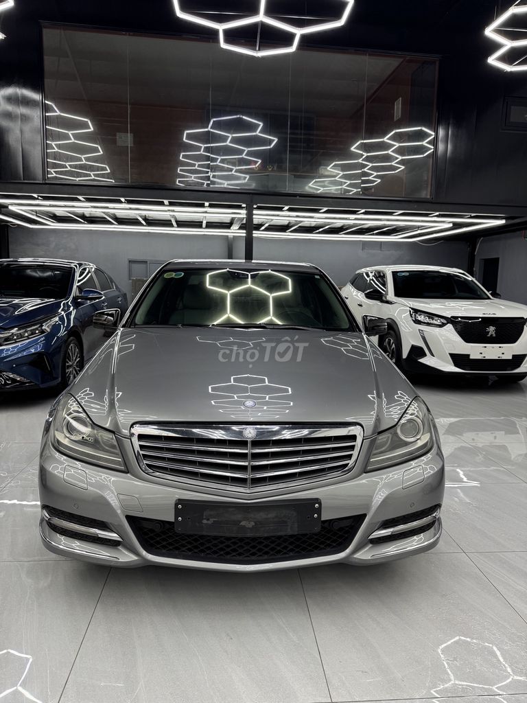 Mercedes-Benz 2011 - ảnh 4