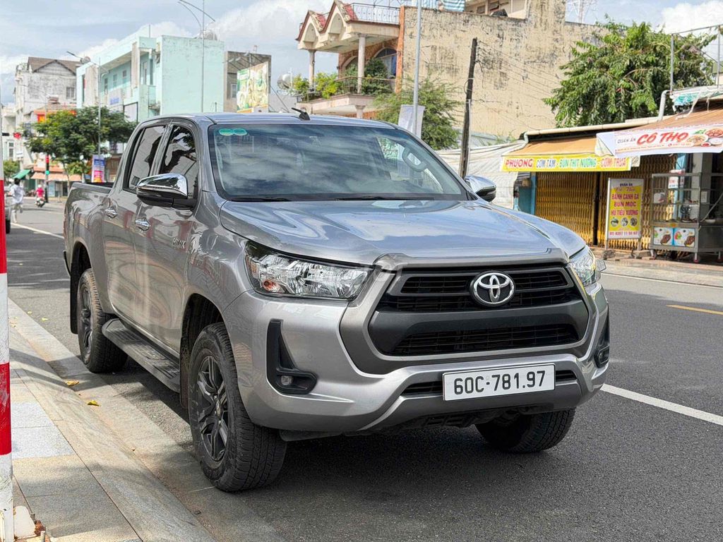 Toyota Hilux 2021 - ảnh 1