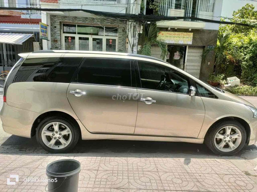 Mitsubishi Grandis 2009 - ảnh 2