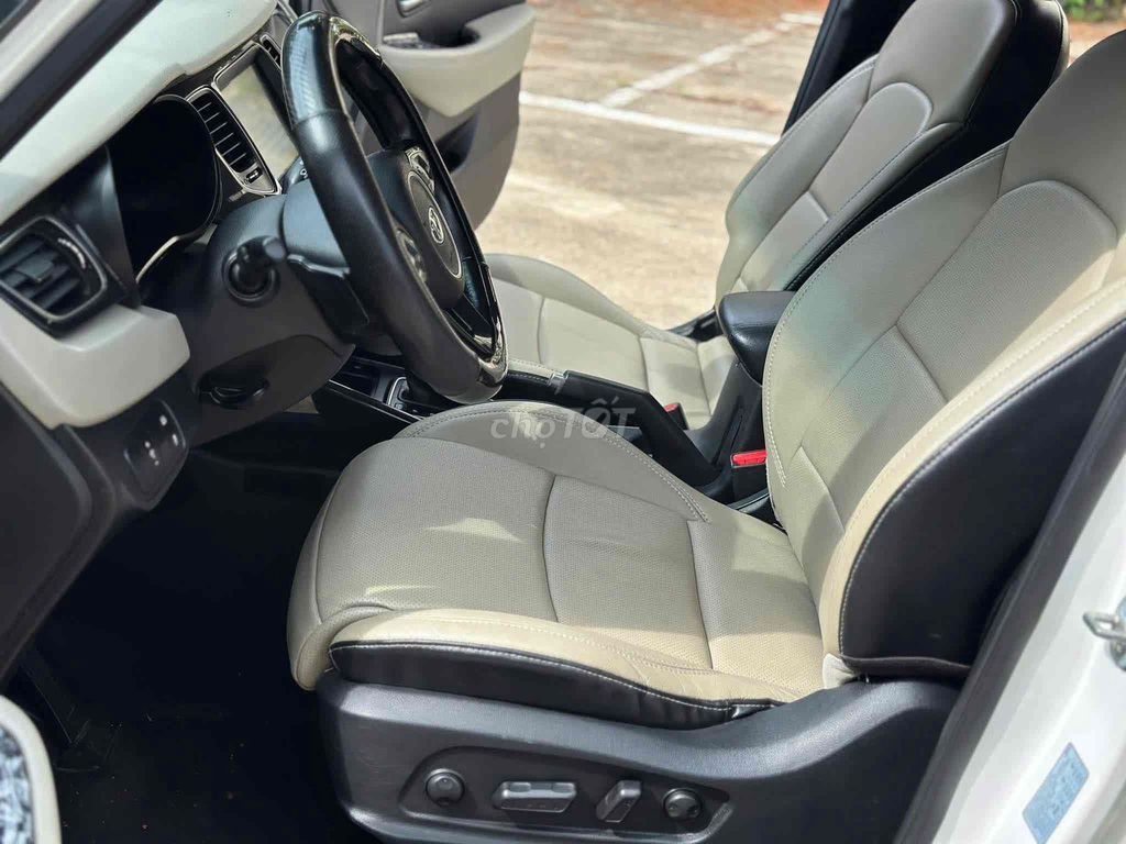 Kia Rondo - ảnh 4