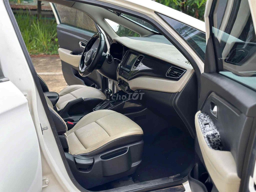 Kia Rondo - ảnh 5