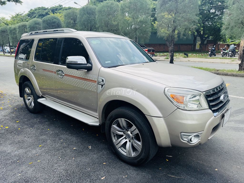 Ford Everest 2009 - ảnh 2