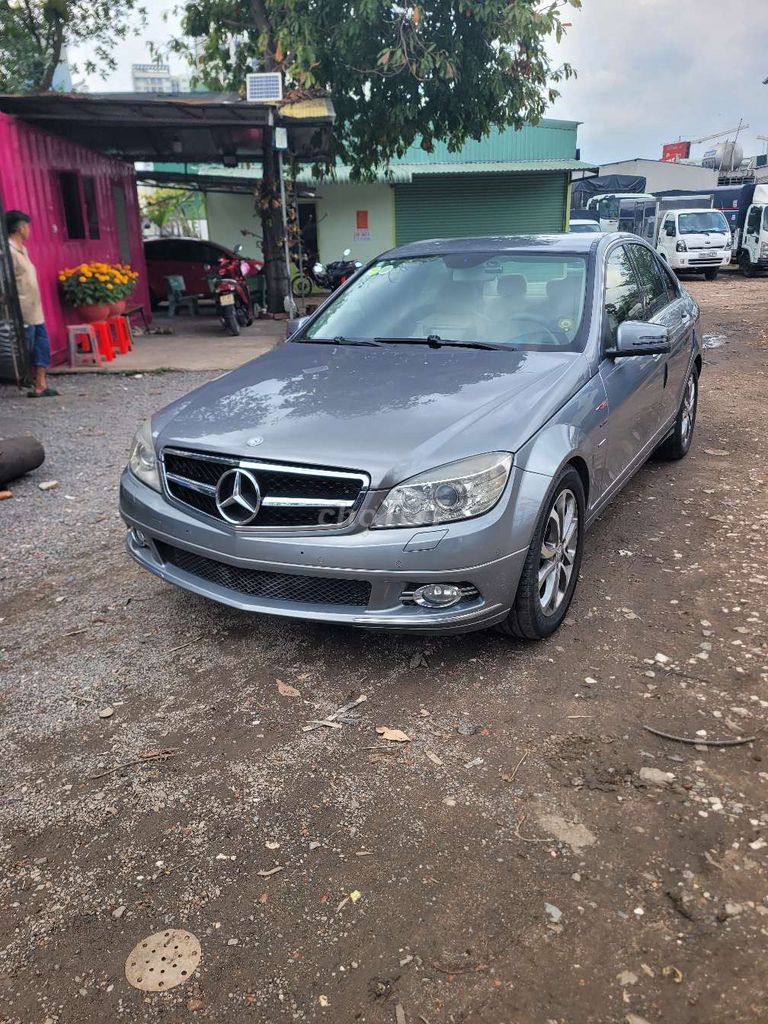 Mercedes-Benz 2010 - ảnh 1