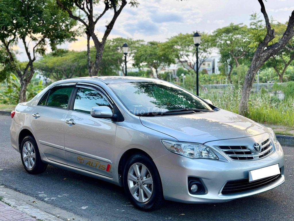 Toyota Corolla Altis 2011 - ảnh 2
