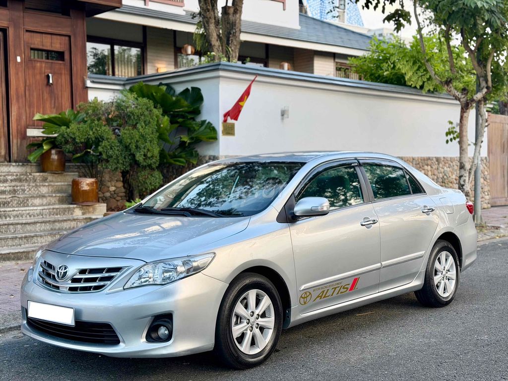 Toyota Corolla Altis 2011 - ảnh 3