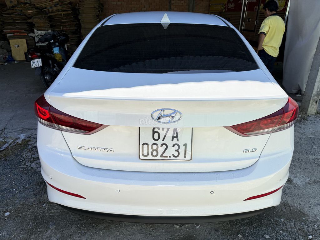 Hyundai Elantra 2018 - ảnh 1