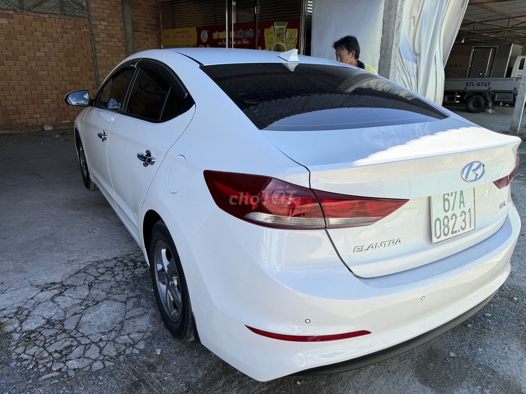 Hyundai Elantra 2018 - ảnh 2