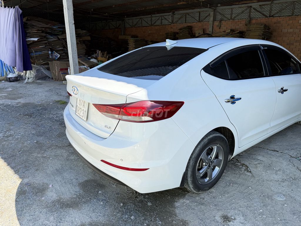 Hyundai Elantra 2018 - ảnh 4