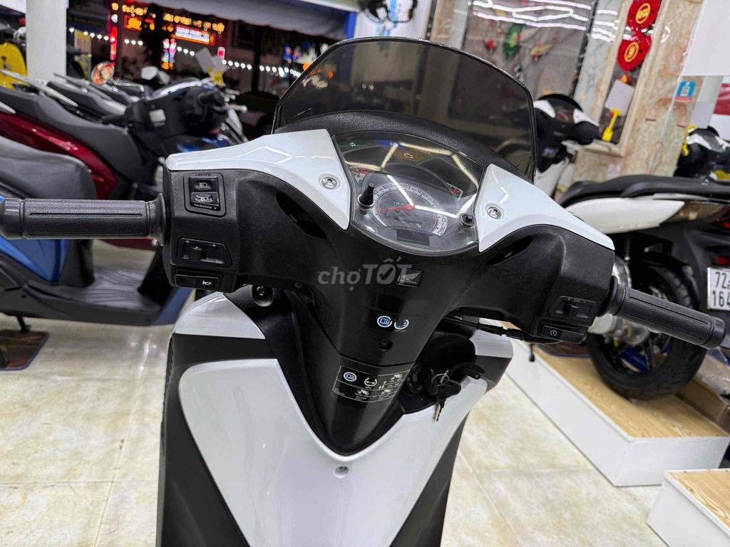 Honda SH 2010 - ảnh 2