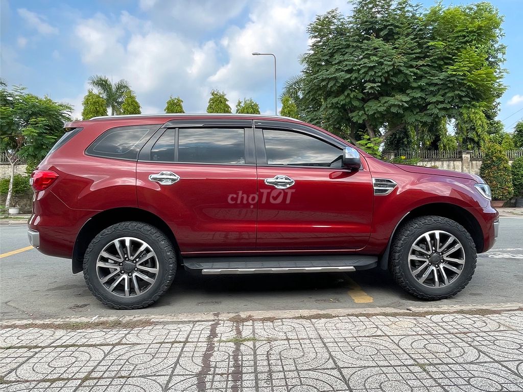 Ford Everest 2020 - ảnh 1