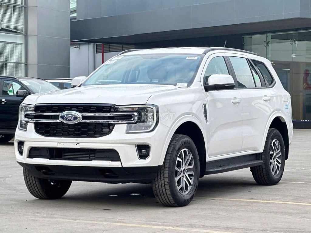 Ford Everest 2025 - ảnh 1