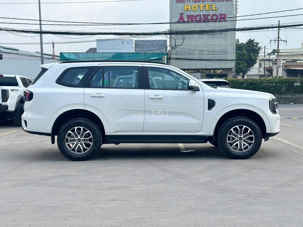Ford Everest 2025 - ảnh 2