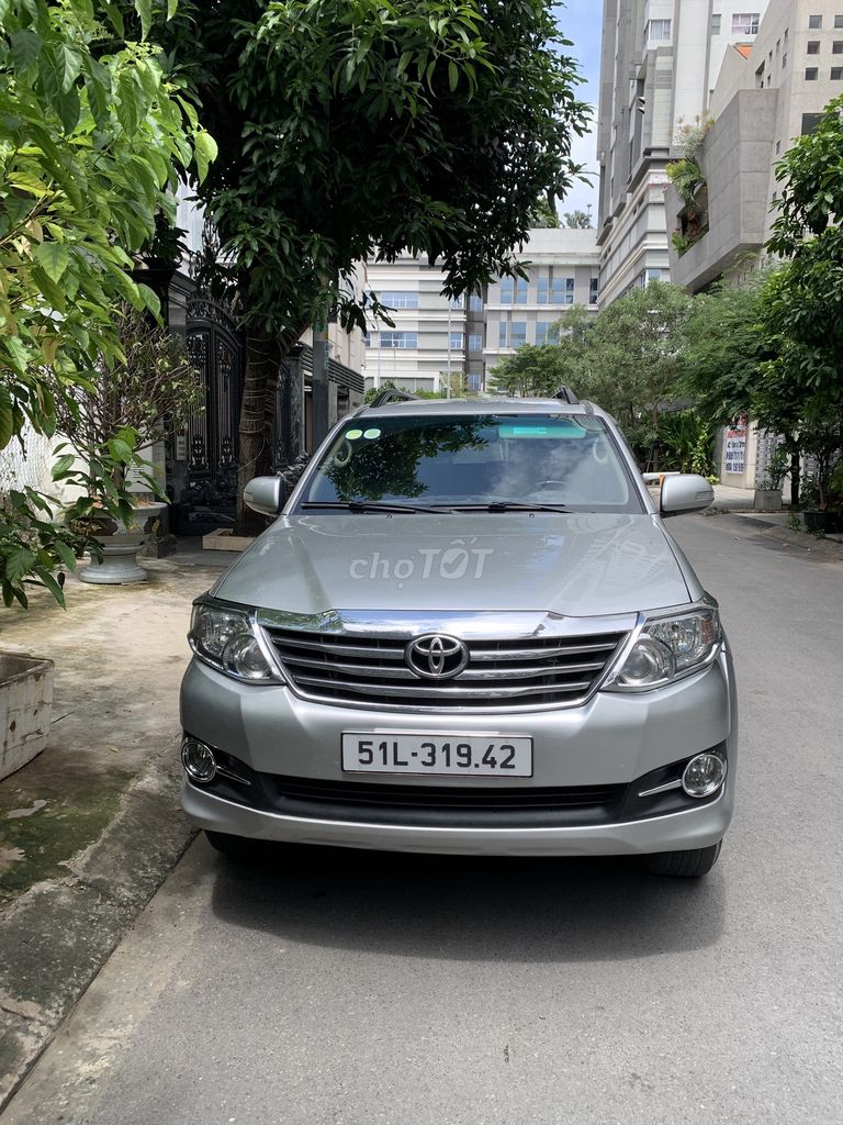 Toyota Fortuner 2012 - ảnh 3