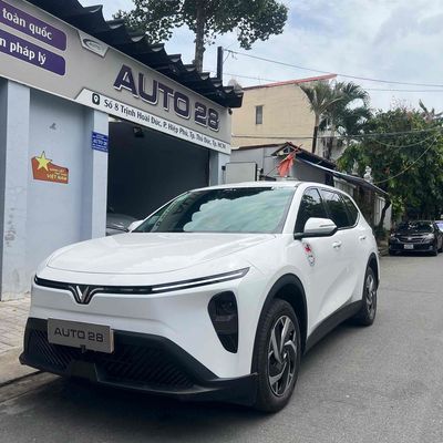 VinFast Limo Green 2025 - ảnh 1