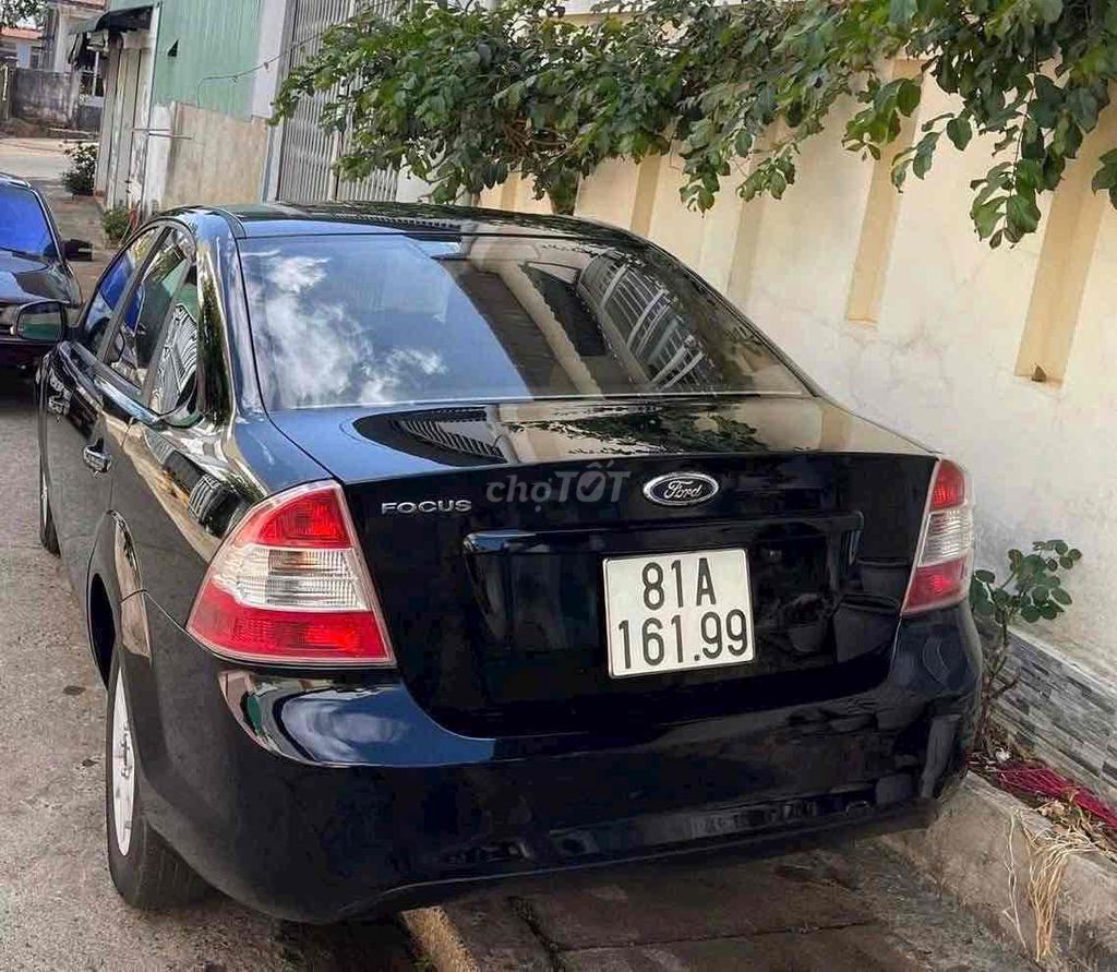 Ford Focus 2010 - ảnh 2