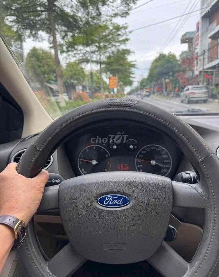 Ford Focus 2010 - ảnh 3