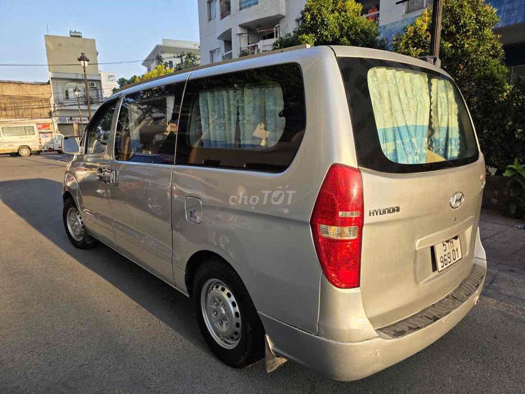Hyundai Starex 2008 - ảnh 2