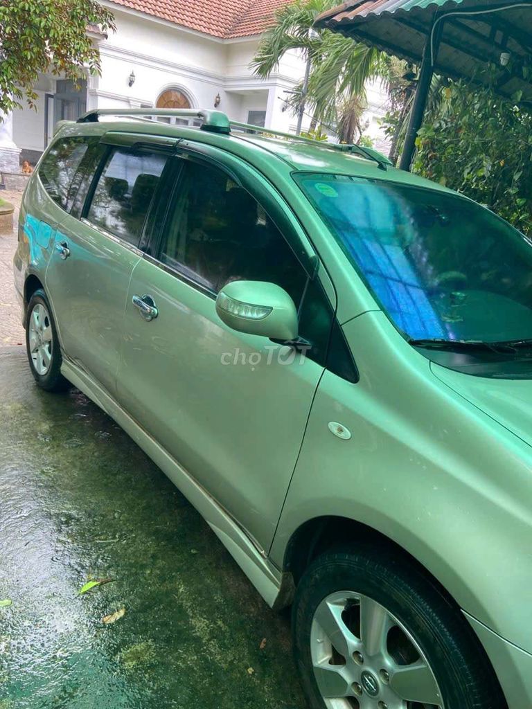 Nissan Grand livina 2011 - ảnh 1