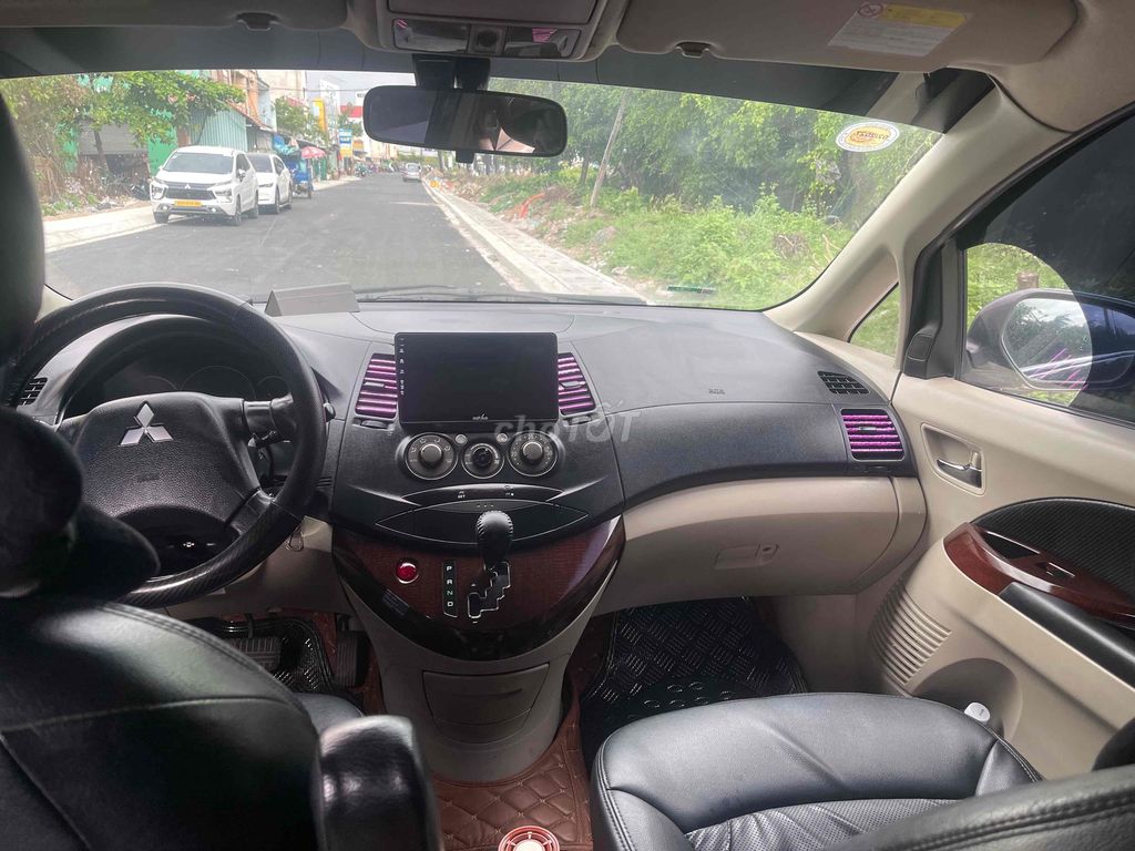 Mitsubishi Grandis 2009 - ảnh 2